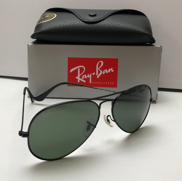 LIKE NEW RayBan Aviator Classic RB3025 Black Ray ban Sunglasses - Picture 4 of 12
